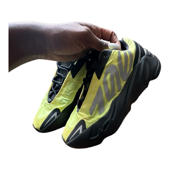 ADIDAS Yeezy Boost 700 MNVN Phosphor 2022 !!!FREE SHIPPING!!! - Picture 6 of 7
